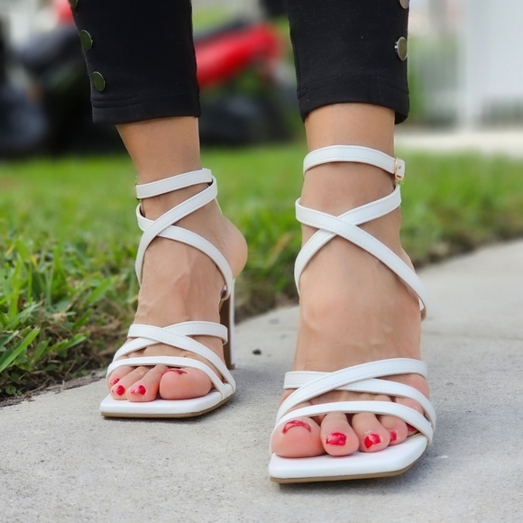 Womens Triple Straps Chunky Heels Sandals White Color - Picture 3 of 5